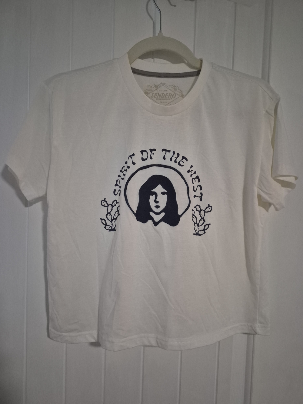 Sendero Women's Cream 'Spirit of the West' Cropped Boxy Graphic Tee